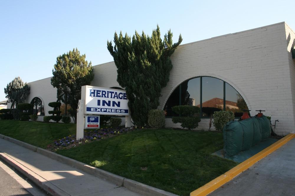Heritage Inn Express Roseville Exterior photo